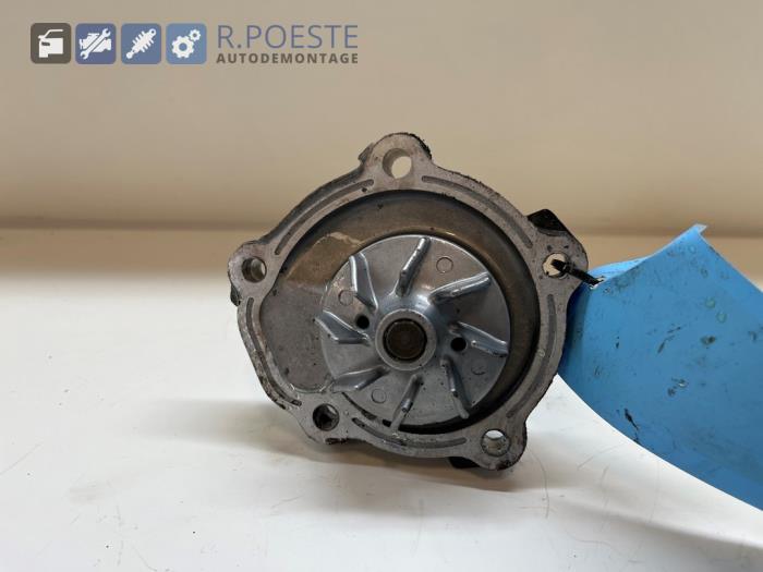 Usagé Pompe à eau Suzuki Ignis (FH) 1.3 16V Prix € 20,00 Règlement à la marge proposé par Autodemontagebedrijf R. Poeste B.V.