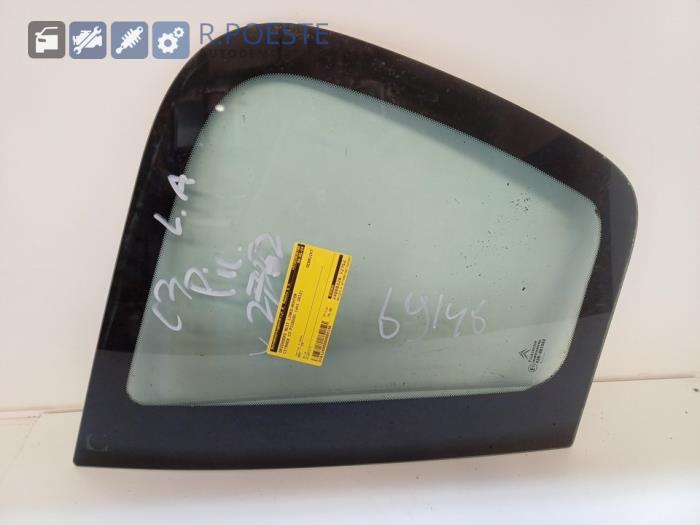 Usados Ventanilla triangular izquierda detrás Citroen C3 Picasso (SH) 1.6 16V VTI 120 Precio € 75,00 Norma de margen ofrecido por Autodemontagebedrijf R. Poeste B.V.
