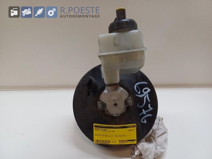 Usados Servofreno Renault Twingo (C06) 1.2 16V Precio € 50,00 Norma de margen ofrecido por Autodemontagebedrijf R. Poeste B.V.