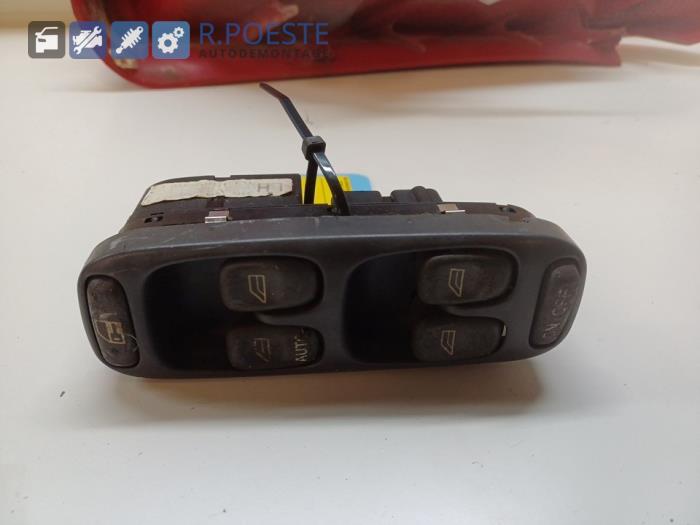 Usados Interruptor de ventanilla eléctrica Volvo V70 (GW/LW/LZ) 2.5 T Turbo 20V Precio € 30,00 Norma de margen ofrecido por Autodemontagebedrijf R. Poeste B.V.