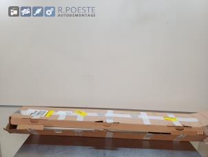Usados Juego de portaequipajes Peugeot 3008 II (M4/MC/MJ/MR) 1.2 12V e-THP PureTech 130 Precio € 135,00 Norma de margen ofrecido por Autodemontagebedrijf R. Poeste B.V.