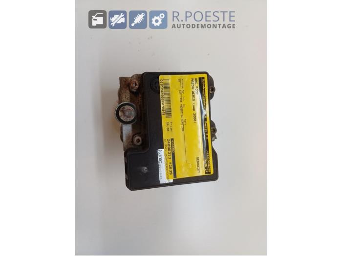 Używane Pompa ABS Mazda Demio (DW) 1.5 16V Cena € 50,00 Procedura marży oferowane przez Autodemontagebedrijf R. Poeste B.V.