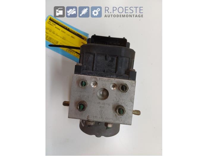 Usagé Bloc ABS Renault Scénic I (JA) 2.0 16V IDE Prix € 50,00 Règlement à la marge proposé par Autodemontagebedrijf R. Poeste B.V.