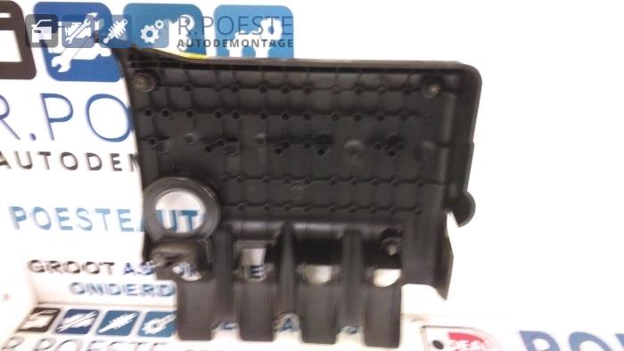 Abdeckblech Motor van een Alfa Romeo 147 (937) 1.6 Twin Spark 16V 2003