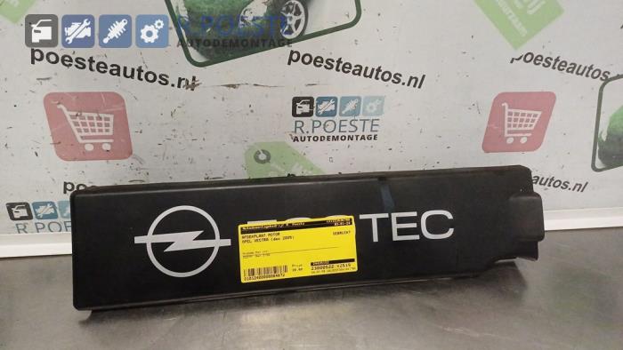 Gebrauchte Abdeckblech Motor Opel Vectra C Caravan 2.2 DIG 16V Preis € 20,00 Margenregelung angeboten von Autodemontagebedrijf R. Poeste B.V.