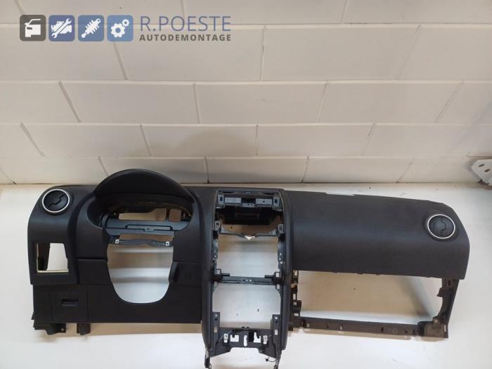 Używane Panel Nissan Qashqai (J10) 2.0 16V Cena € 300,00 Procedura marży oferowane przez Autodemontagebedrijf R. Poeste B.V.
