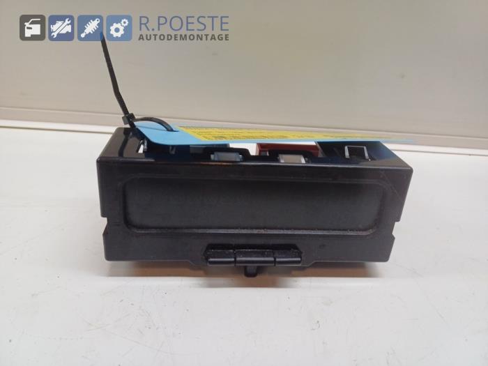 Begagnade Innerdisplay Renault Kangoo (KC) 1.6 16V Pris € 20,00 Marginaltabell erbjuds av Autodemontagebedrijf R. Poeste B.V.