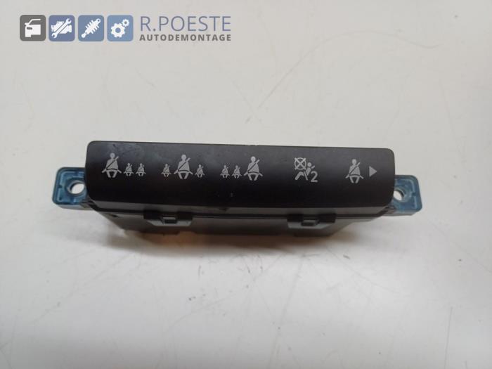 Begagnade Innerdisplay Nissan Qashqai (J10) 2.0 16V Pris € 12,00 Marginaltabell erbjuds av Autodemontagebedrijf R. Poeste B.V.