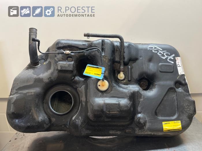Begagnade Tank Nissan Qashqai (J10) 2.0 16V Pris € 150,00 Marginaltabell erbjuds av Autodemontagebedrijf R. Poeste B.V.