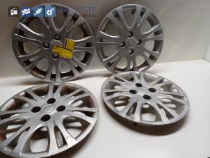 Usagé Ensemble enjoliveur Hyundai i20 1.2i 16V Prix € 20,00 Règlement à la marge proposé par Autodemontagebedrijf R. Poeste B.V.