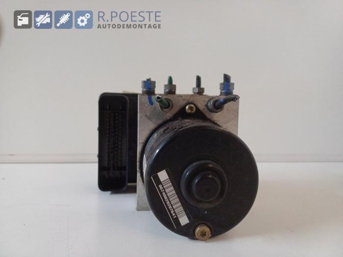 Begagnade ABS-pump Renault Laguna II (BG) 1.6 16V Pris € 70,00 Marginaltabell erbjuds av Autodemontagebedrijf R. Poeste B.V.