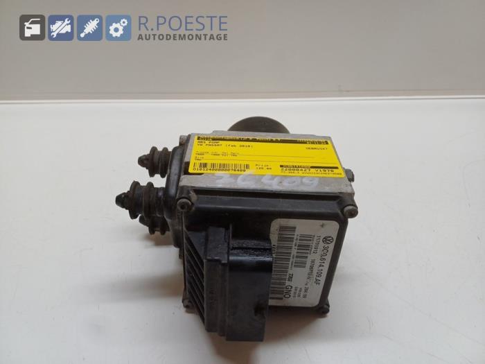 Begagnade ABS-pump Volkswagen Passat Variant (3C5) 2.0 TDI 16V 170 4Motion Pris € 125,00 Marginaltabell erbjuds av Autodemontagebedrijf R. Poeste B.V.