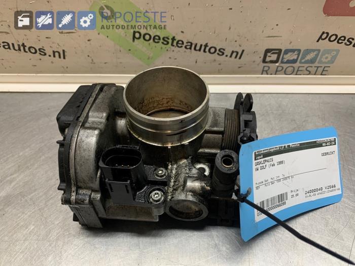 Usagé Boitier papillon Volkswagen Golf IV (1J1) 1.6 Prix € 25,00 Règlement à la marge proposé par Autodemontagebedrijf R. Poeste B.V.