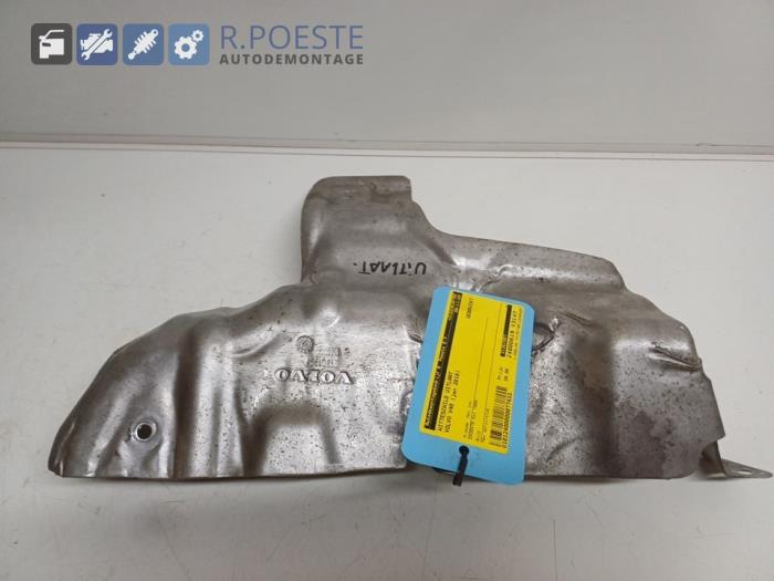 Begagnade Värmesköld Volvo V40 (MV) 2.0 D2 16V Pris € 20,00 Marginaltabell erbjuds av Autodemontagebedrijf R. Poeste B.V.