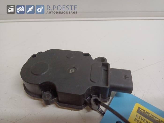 Usagé Divers Renault Clio IV Estate/Grandtour (7R) 0.9 Energy TCE 90 12V Prix € 20,00 Règlement à la marge proposé par Autodemontagebedrijf R. Poeste B.V.