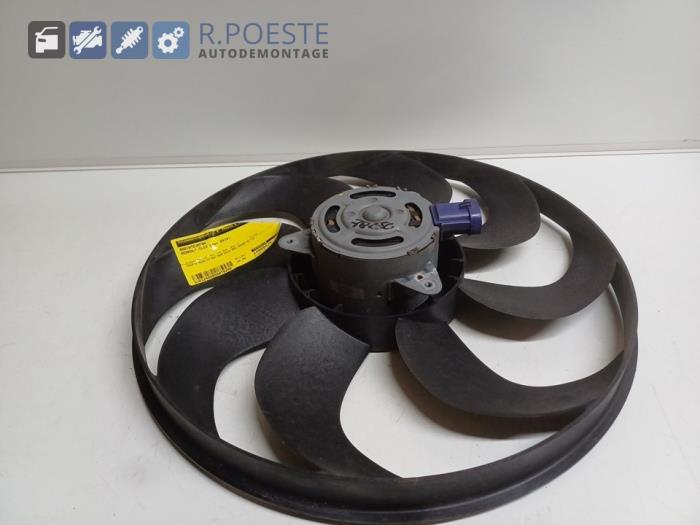 Begagnade Kylarfläkt Renault Clio IV Estate/Grandtour (7R) 0.9 Energy TCE 90 12V Pris € 35,00 Marginaltabell erbjuds av Autodemontagebedrijf R. Poeste B.V.
