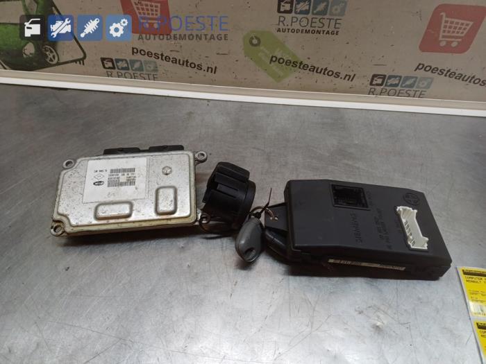 Used Engine management computer Renault Twingo (C06) 1.2 16V Price € 95,00 Margin scheme offered by Autodemontagebedrijf R. Poeste B.V.