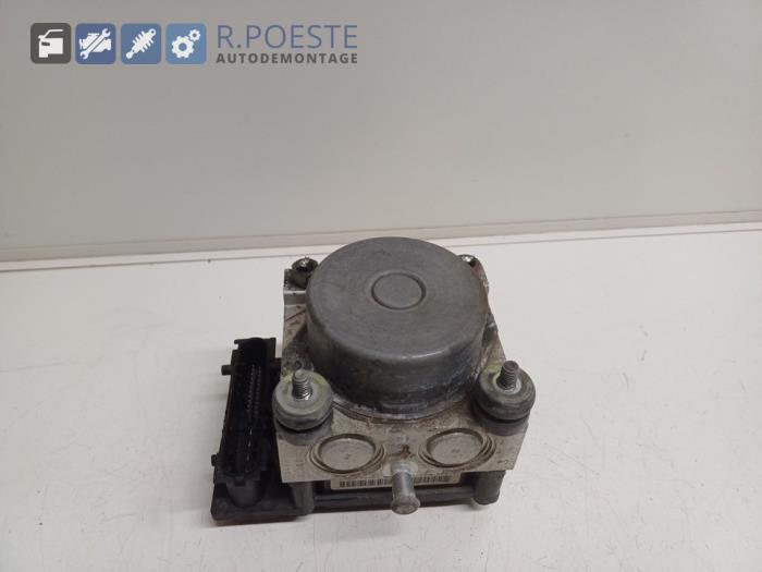 Begagnade ABS-pump Opel Corsa D 1.2 16V Pris € 90,00 Marginaltabell erbjuds av Autodemontagebedrijf R. Poeste B.V.