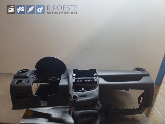 Używane Panel Renault Clio IV Estate/Grandtour (7R) 0.9 Energy TCE 90 12V Cena € 150,00 Procedura marży oferowane przez Autodemontagebedrijf R. Poeste B.V.