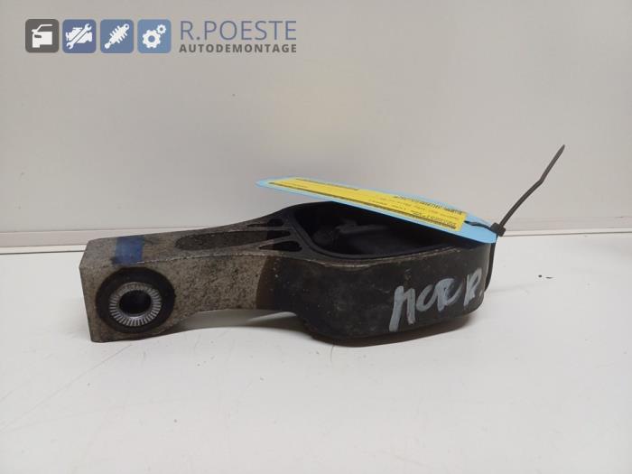Used Engine mount Peugeot 208 II (UB/UH/UP) 1.2 Vti 12V PureTech 75 Price on request offered by Autodemontagebedrijf R. Poeste B.V.