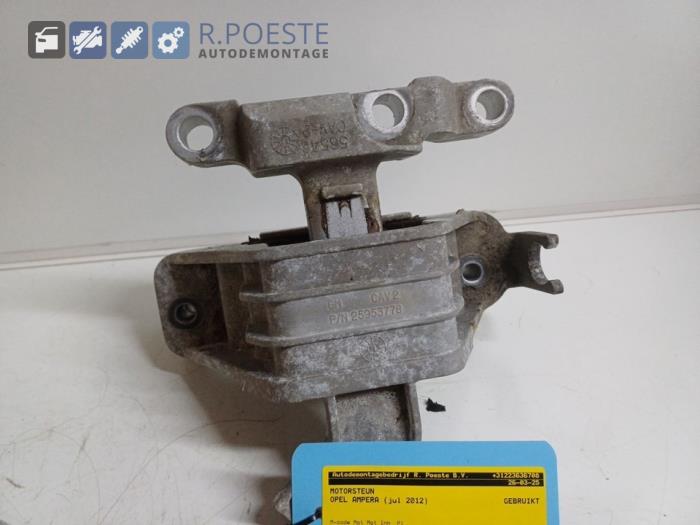 Usagé Support moteur Opel Ampera 1.4 16V Prix € 20,00 Règlement à la marge proposé par Autodemontagebedrijf R. Poeste B.V.