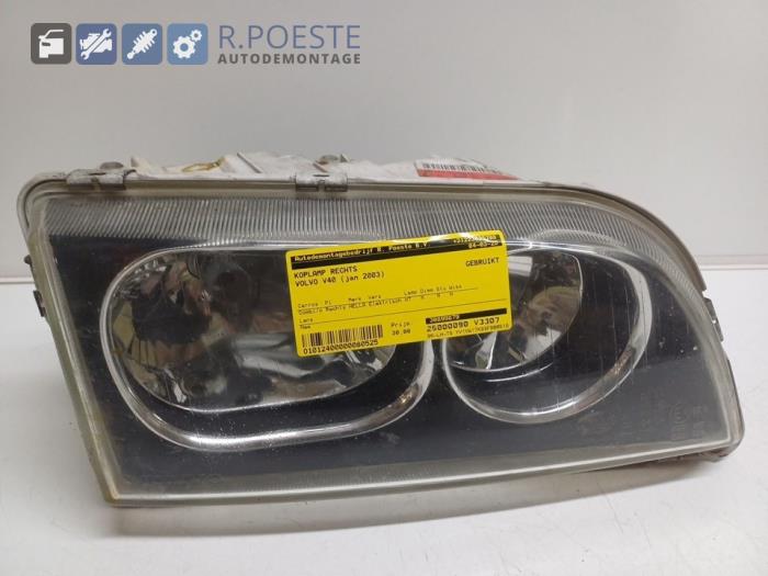 Używane Reflektor prawy Volvo V40 (VW) 2.0 16V Cena € 30,00 Procedura marży oferowane przez Autodemontagebedrijf R. Poeste B.V.