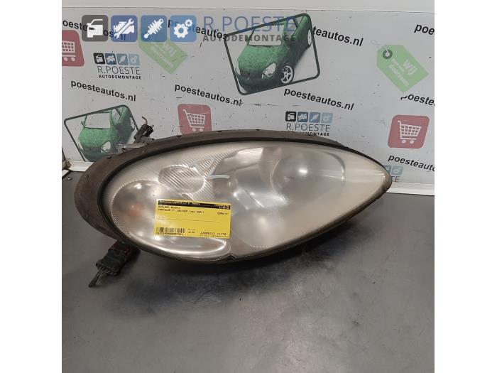 Używane Reflektor prawy Chrysler PT Cruiser 2.0 16V Cena € 20,00 Procedura marży oferowane przez Autodemontagebedrijf R. Poeste B.V.