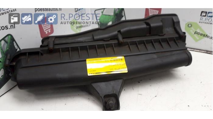 Gebrauchte Luftfiltergehäuse Peugeot 207/207+ (WA/WC/WM) 1.4 16V VTi Preis € 20,00 Margenregelung angeboten von Autodemontagebedrijf R. Poeste B.V.
