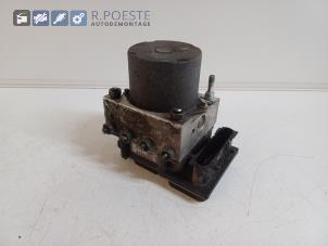 Usados Bomba ABS Nissan Primera Wagon (W12) 1.8 16V Precio € 50,00 Norma de margen ofrecido por Autodemontagebedrijf R. Poeste B.V.