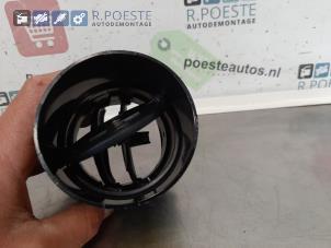 Usados Rejilla de aire de salpicadero Alfa Romeo MiTo (955) 1.4 Turbo 16V Precio € 20,00 Norma de margen ofrecido por Autodemontagebedrijf R. Poeste B.V.