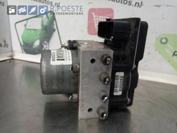 Begagnade ABS-pump Alfa Romeo MiTo (955) 1.4 Turbo 16V Pris € 75,00 Marginaltabell erbjuds av Autodemontagebedrijf R. Poeste B.V.