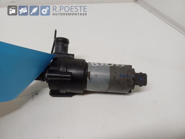 Używane Pompa wodna Renault Vel Satis (BJ) 2.0 16V Turbo Cena € 75,00 Procedura marży oferowane przez Autodemontagebedrijf R. Poeste B.V.