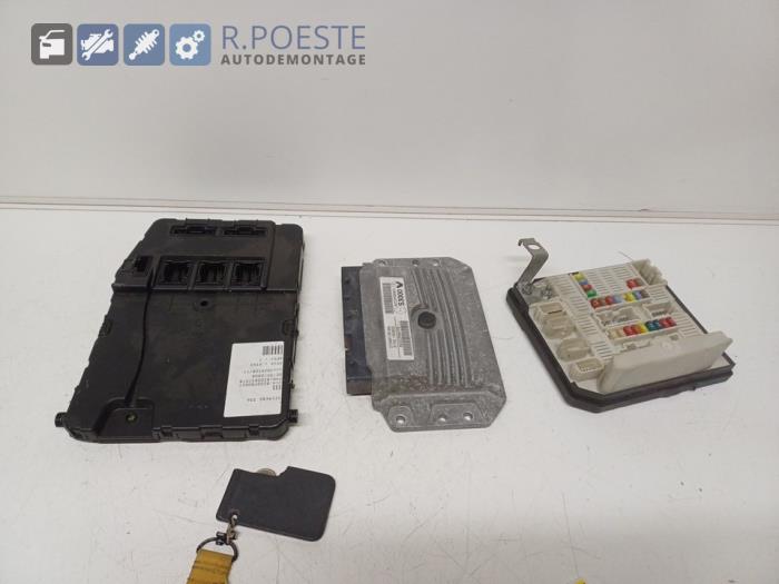 Used Engine management computer Renault Megane II (BM/CM) 2.0 16V Turbo Price € 150,00 Margin scheme offered by Autodemontagebedrijf R. Poeste B.V.