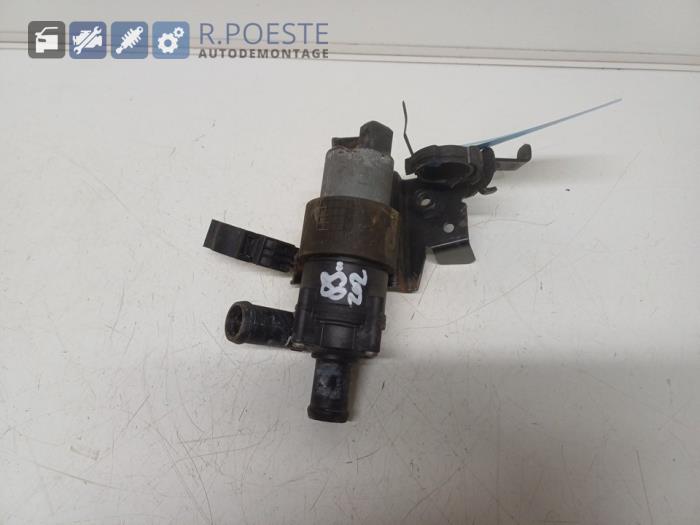 Begagnade Extra vattenpump Renault Megane II (BM/CM) 2.0 16V Turbo Pris € 30,00 Marginaltabell erbjuds av Autodemontagebedrijf R. Poeste B.V.