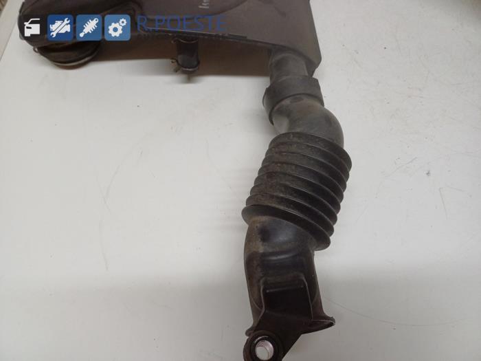 Begagnade Luftfilterhus Daihatsu Sirion 2 (M3) 1.0 12V DVVT Pris € 20,00 Marginaltabell erbjuds av Autodemontagebedrijf R. Poeste B.V.