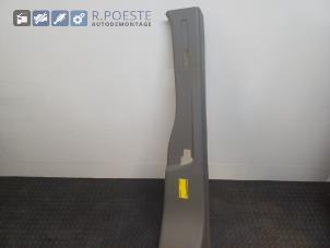 Begagnade Liststripe, mitten höger Renault Master III (EV/HV/UV/VA/VB/VD/VF/VG/VJ) 2.3 dCi 135 16V RWD Pris € 25,00 Marginaltabell erbjuds av Autodemontagebedrijf R. Poeste B.V.