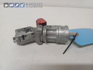 Used Ignition lock + key Renault Clio III (BR/CR) 1.4 16V Price € 30,00 Margin scheme offered by Autodemontagebedrijf R. Poeste B.V.