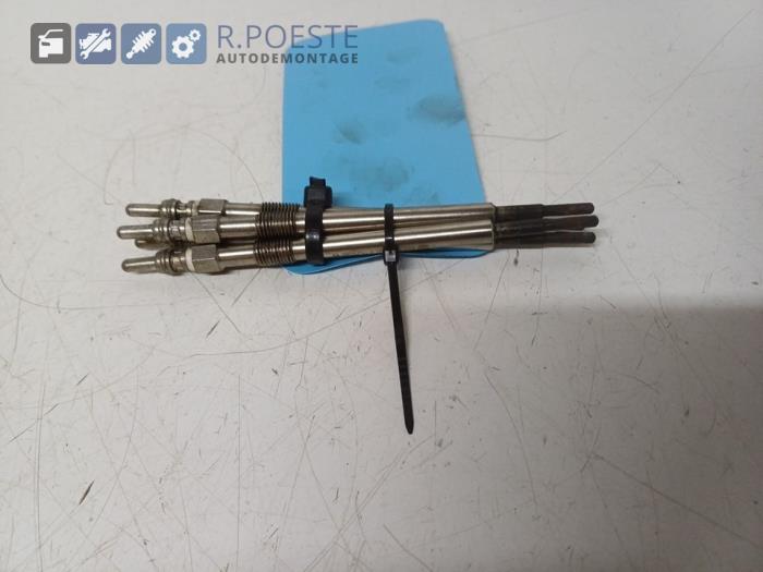 Used Glow plug Volvo V40 (MV) 2.0 D2 16V Price € 40,00 Margin scheme offered by Autodemontagebedrijf R. Poeste B.V.