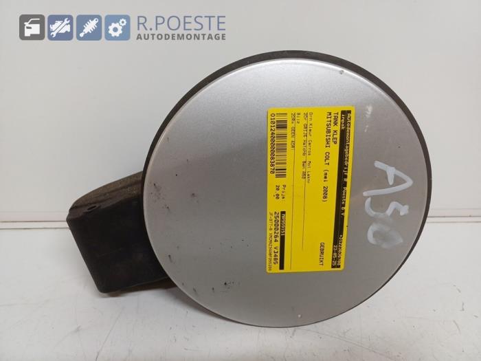 Gebrauchte Tankklappe Mitsubishi Colt (Z2/Z3) 1.3 16V Preis € 20,00 Margenregelung angeboten von Autodemontagebedrijf R. Poeste B.V.
