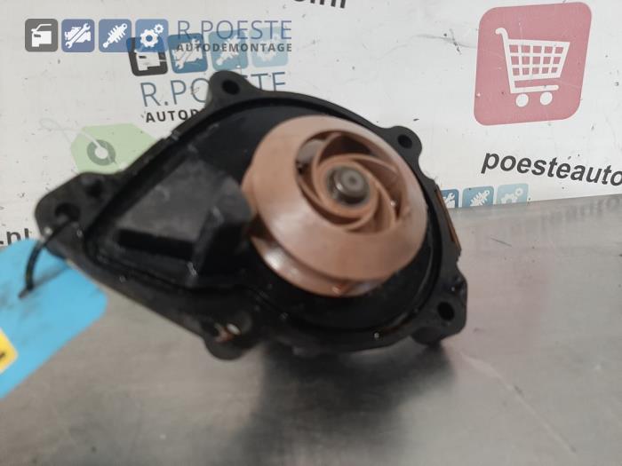 Usagé Pompe à eau Peugeot 308 SW (4E/H) 1.6 VTI 16V Prix € 10,00 Règlement à la marge proposé par Autodemontagebedrijf R. Poeste B.V.