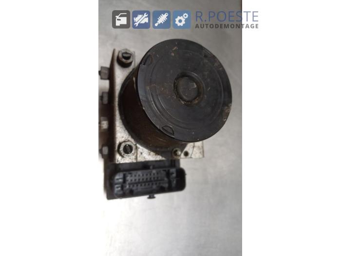 Pompe ABS d'un Volkswagen Polo IV (9N1/2/3) 1.4 16V 2007