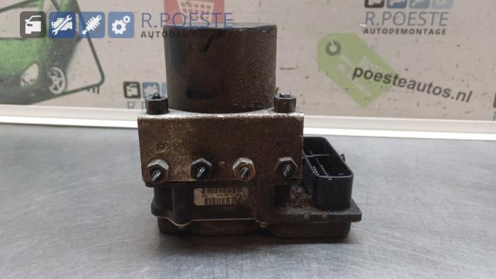 Pompe ABS d'un Volkswagen Polo IV (9N1/2/3) 1.4 16V 2007