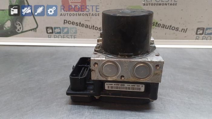 Pompe ABS d'un Volkswagen Polo IV (9N1/2/3) 1.4 16V 2007