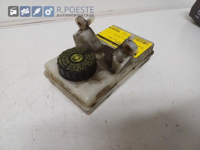 Brake fluid reservoir