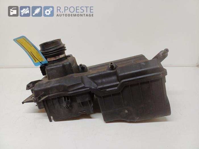Gebrauchte Luftfiltergehäuse Volvo V50 (MW) 2.4i 20V Preis € 30,00 Margenregelung angeboten von Autodemontagebedrijf R. Poeste B.V.