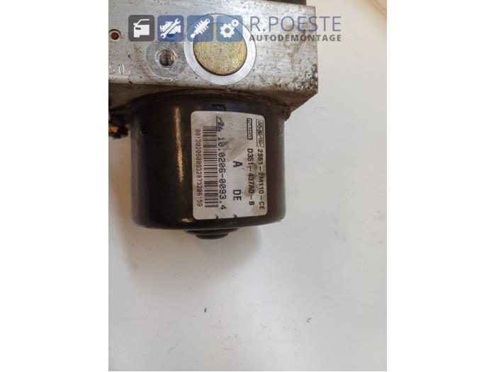 Używane Pompa ABS Ford Fiesta 5 (JD/JH) 1.25 16V Cena € 40,00 Procedura marży oferowane przez Autodemontagebedrijf R. Poeste B.V.