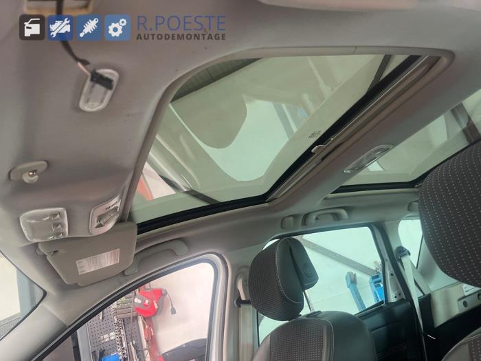 Używane Dach panoramiczny Renault Scénic III (JZ) 1.4 16V TCe 130 Cena € 1.125,00 Procedura marży oferowane przez Autodemontagebedrijf R. Poeste B.V.