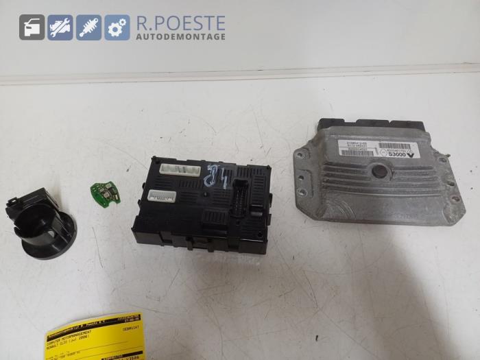 Used Engine management computer Renault Clio III (BR/CR) 1.6 16V Price € 135,00 Margin scheme offered by Autodemontagebedrijf R. Poeste B.V.