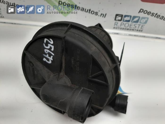 Używane Pompa EGR Volkswagen Golf IV (1J1) 1.6 Cena € 50,00 Procedura marży oferowane przez Autodemontagebedrijf R. Poeste B.V.