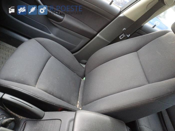 Używane Fotel prawy Saab 9-3 II Sport Sedan (YS3F) 1.8t 16V Cena € 75,00 Procedura marży oferowane przez Autodemontagebedrijf R. Poeste B.V.